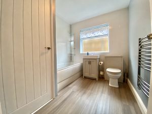 Main Bathroom- click for photo gallery